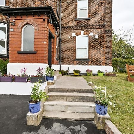 Oyo Albert View Salford  Exterior photo